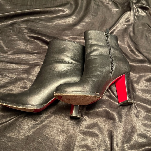 Louboutin red bottom boots - Picture 6 of 16